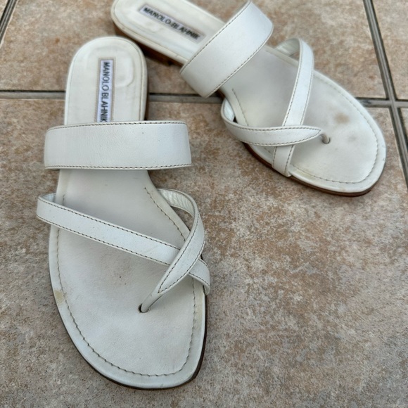 Manolo Blahnik
Susa Flat Leather Sandals - Picture 9 of 15